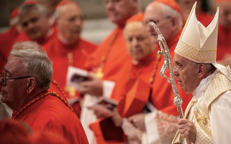 Deslealtad en la Iglesia es por falta de compasión: papa a cardenales - papa-francisco-cardenales