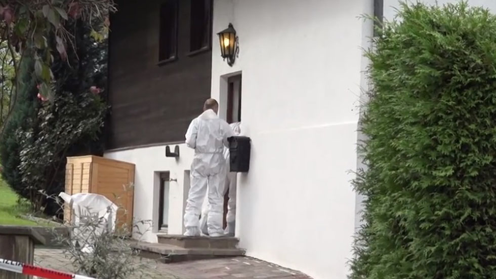 Asesina a su exnovia y otras 4 personas en Austria - peritos-forenses-en-la-escena-del-crimen