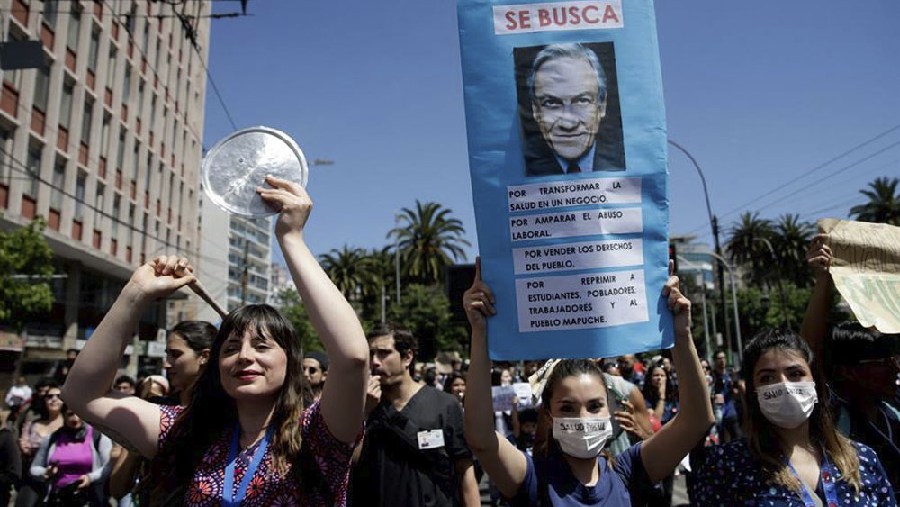 Piñera se reúne con líderes políticos para apaciguar protestas en Chile