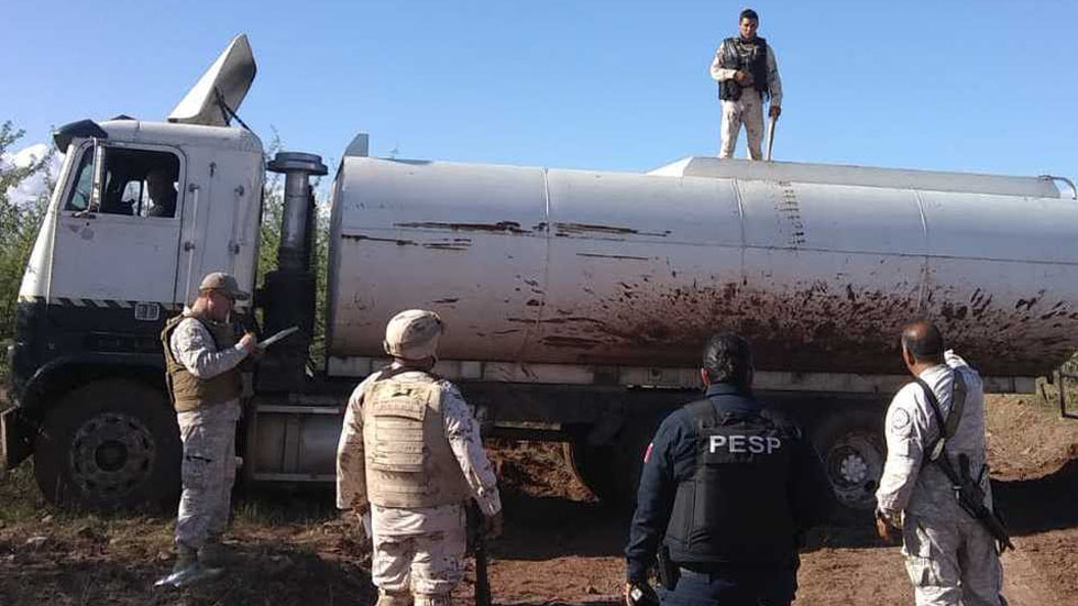 Aseguran en Sonora pipa con 20 mil litros de gasolina robada