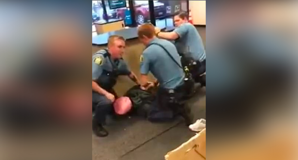 #Video Investigan a policías tras arresto violento de niña de 13 años