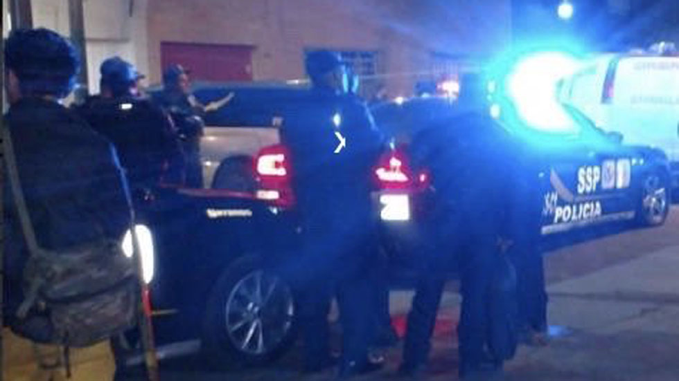 Hombre quema vivos a sus seis hijos en la Ciudad de México - policia-afuera-de-la-casa-de-hombre-que-intento-asesinar-a-sus-hijos