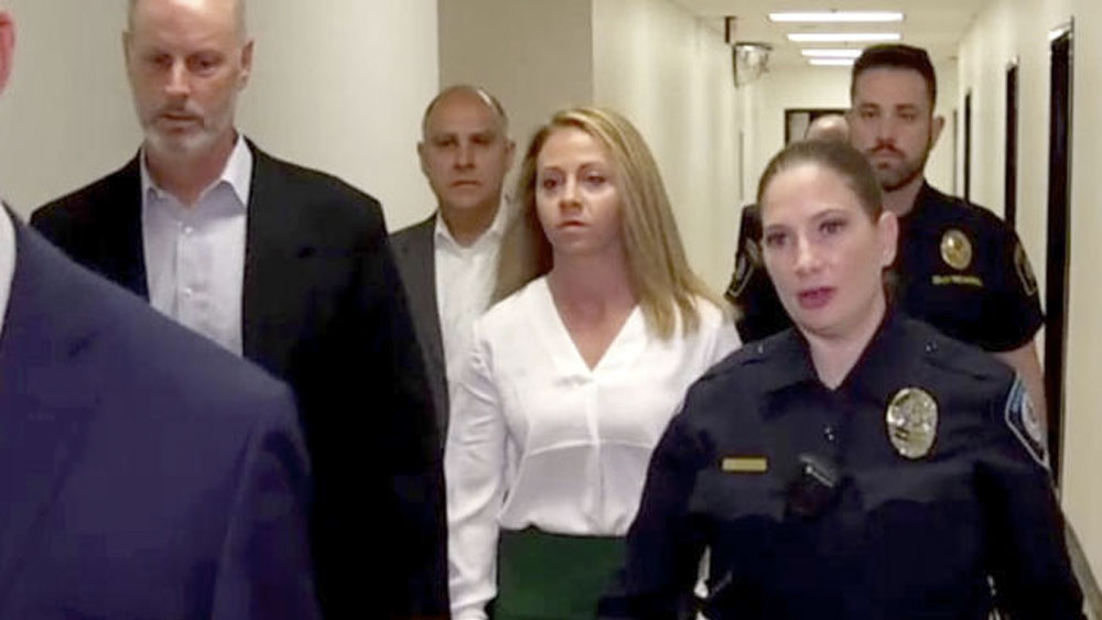 Declaran culpable a mujer policía que mató a joven negro en EE.UU.