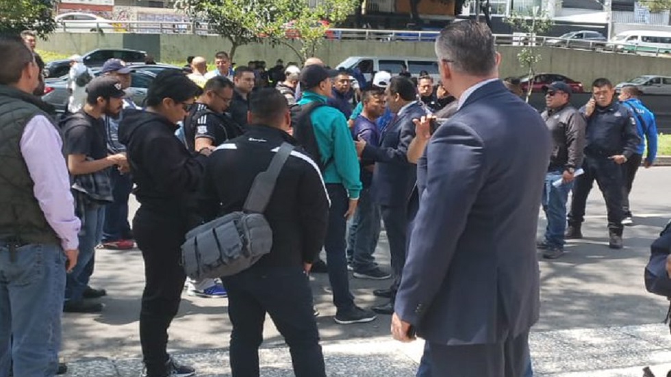 Liberan bloqueo de policías federales en Periférico Sur - policias-federales-frente-a-torre-pedregal