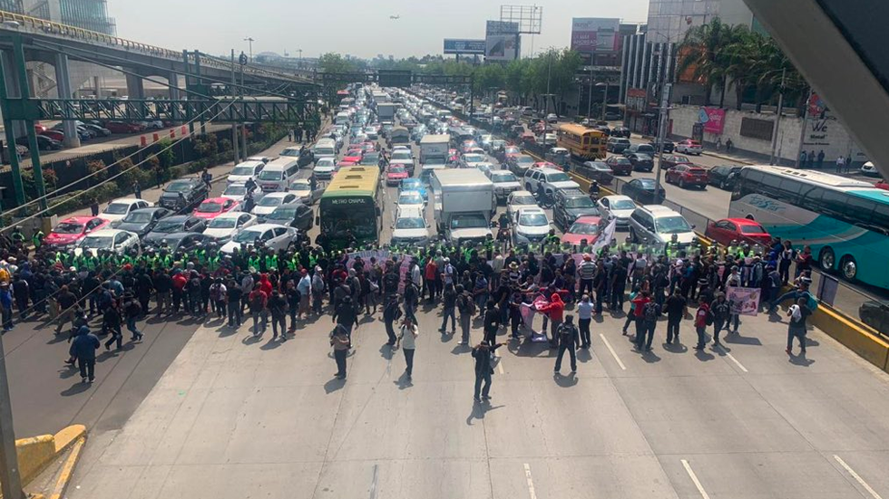 Policías Federales bloquean accesos a la Terminal 1 del AICM