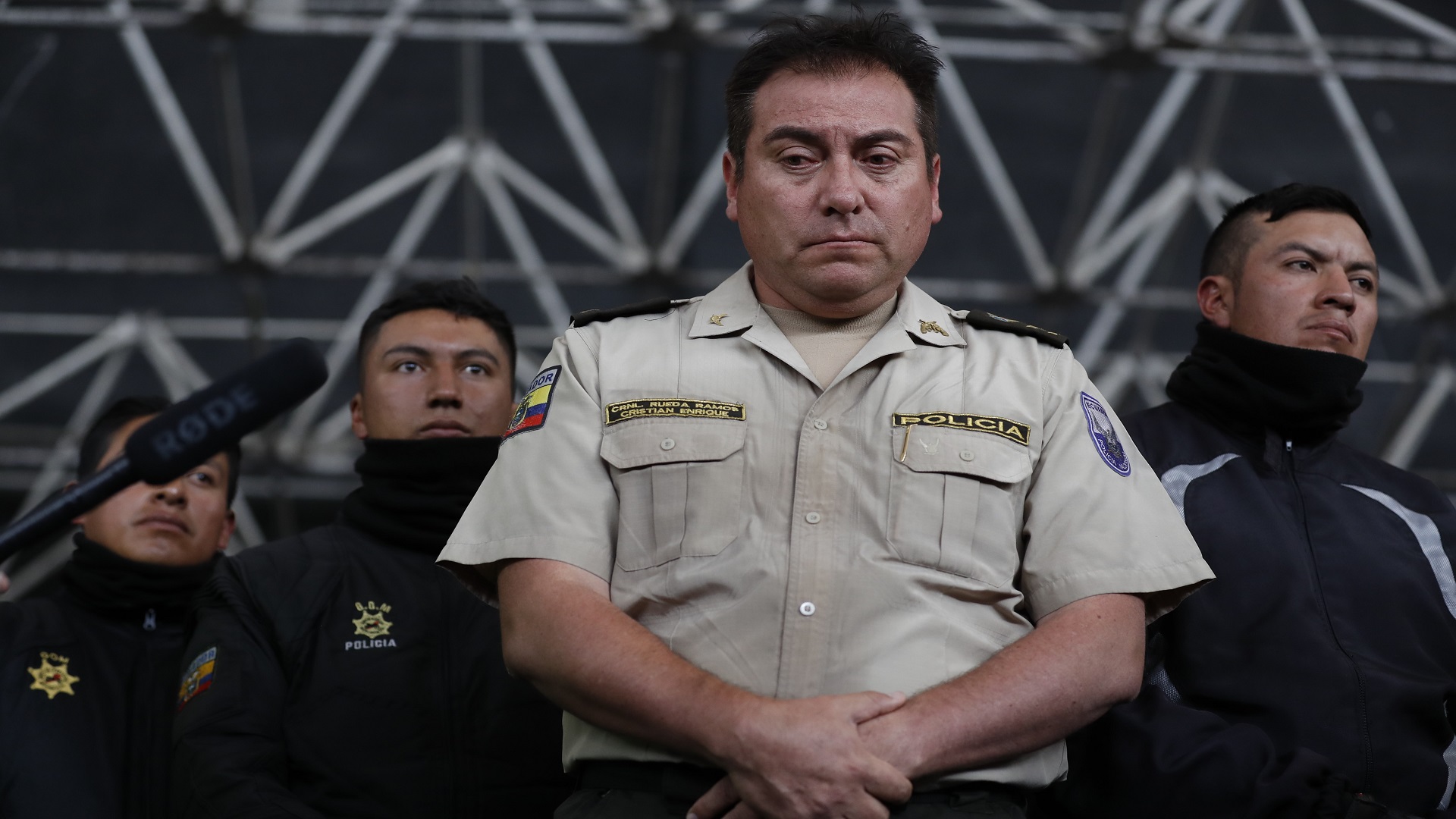 Manifestantes indígenas en Quito retienen a policías