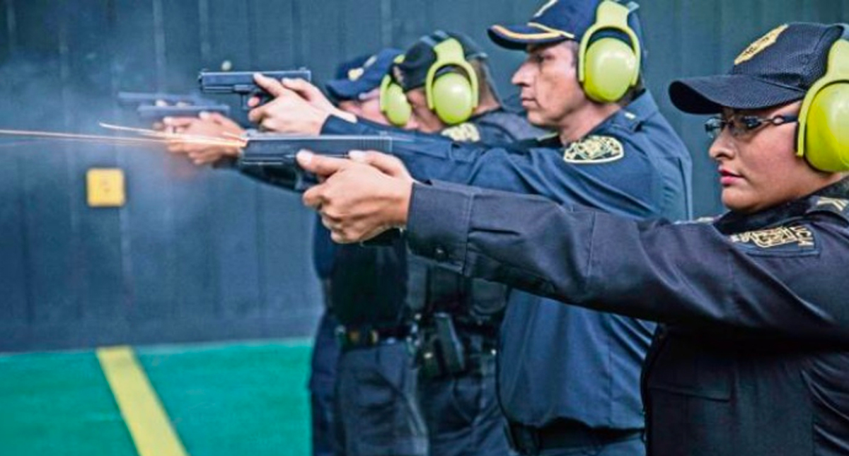 Mujer policía recibe disparo en el abdomen durante práctica de tiro