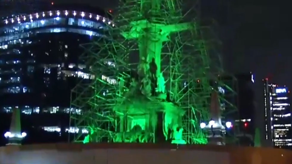 Blindan edificios y comercios en CDMX por marcha del 2 de octubre - proteccion-a-monumento-sobre-paseo-de-la-reforma