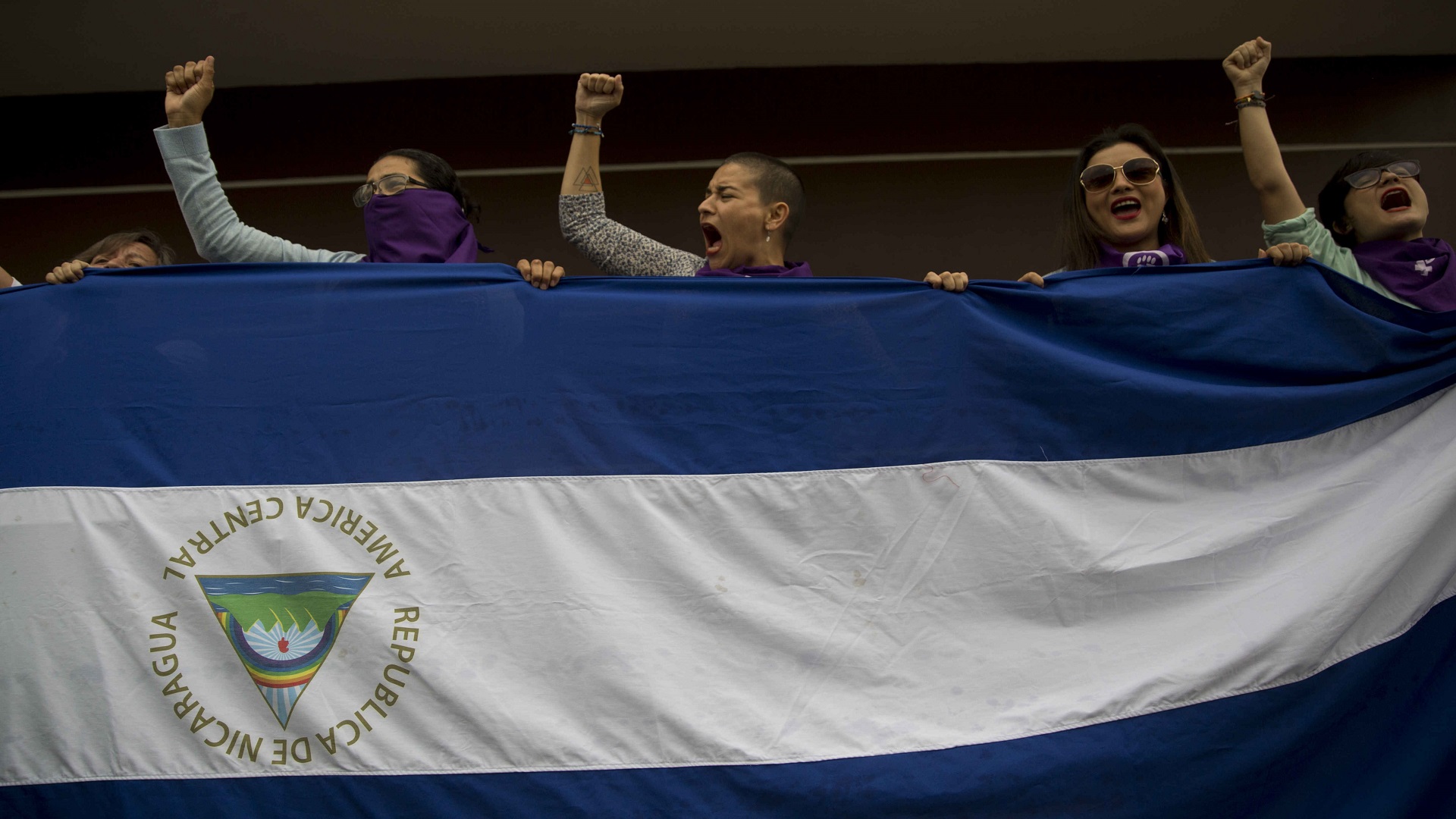 Lanzan piedras a opositores en Nicaragua; roban equipo a periodista