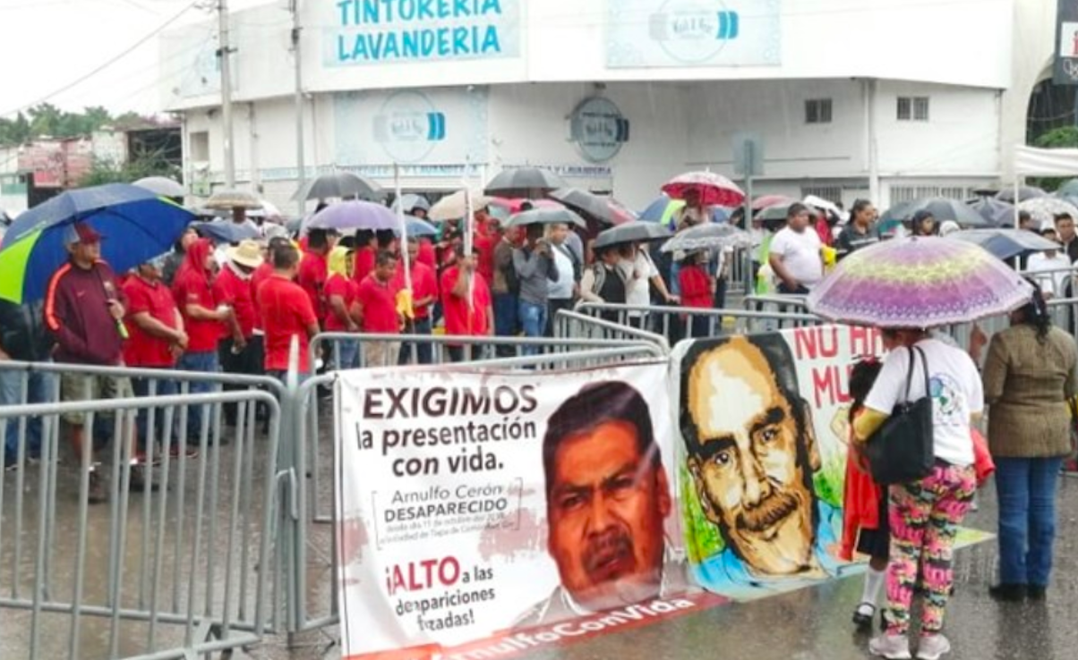 Protestan en Congreso de Guerrero por desaparición de activista
