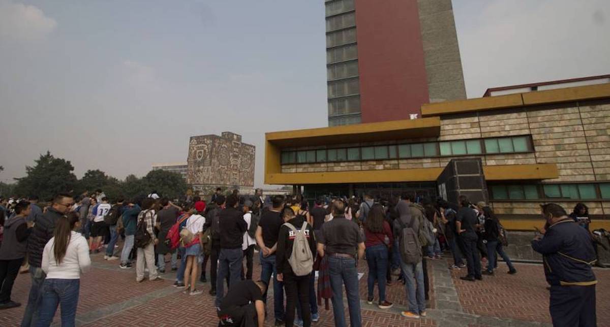 Trabajadores de la UNAM protestaron en Rectoría y bloquearon Insurgentes Sur