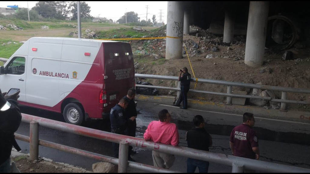 Hallan cadáver en bajopuente de Gran Canal y Río de los Remedios