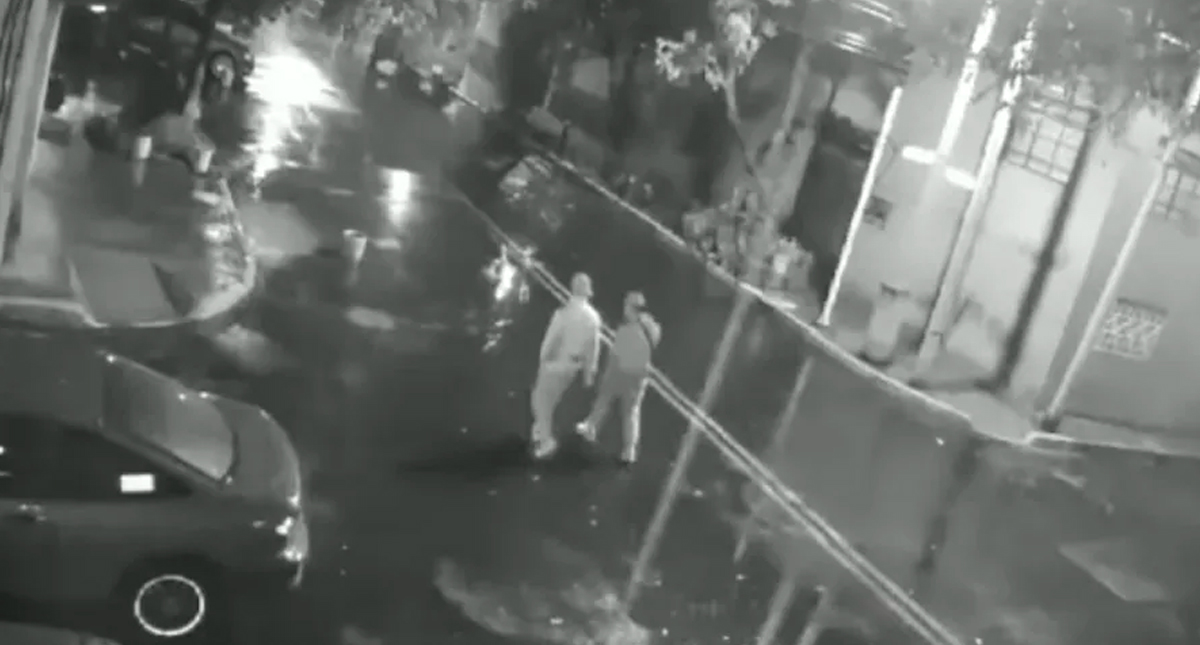 #Video Despojan con violencia a pareja de su auto en Iztacalco