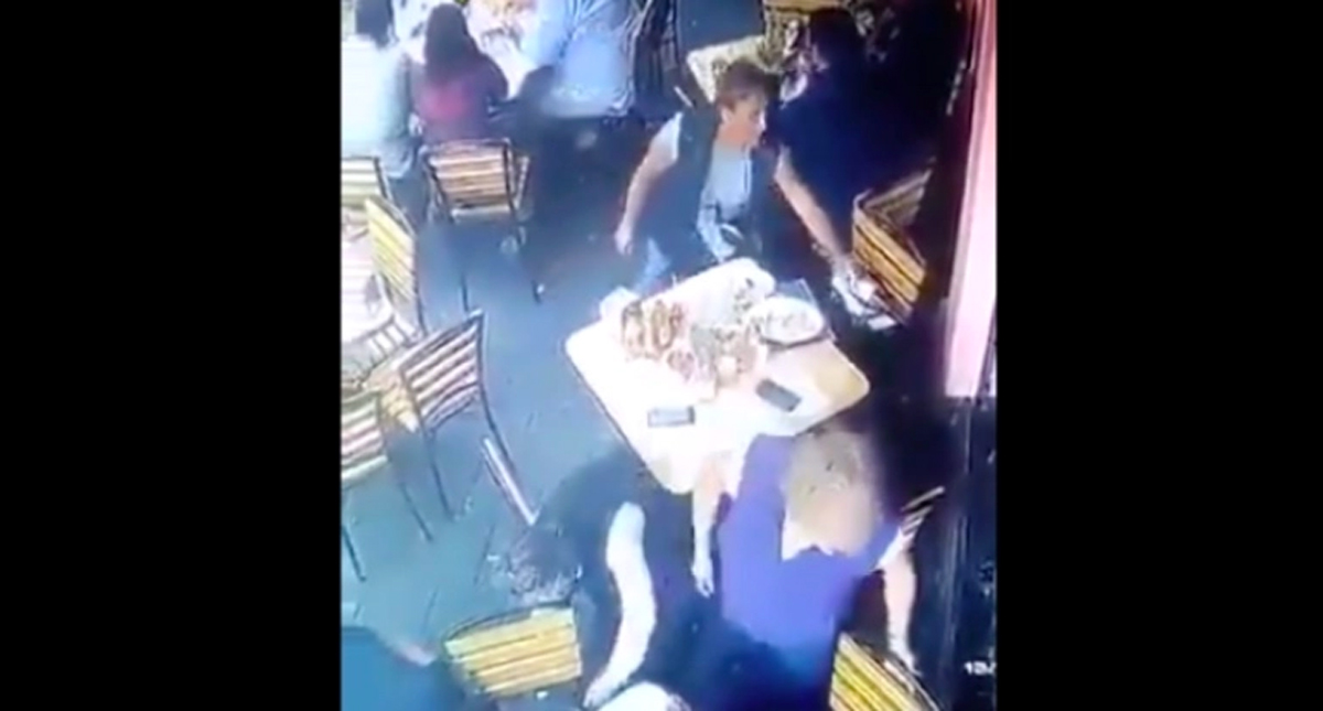 #Video Mujeres roban a comensales en restaurante del Centro Histórico