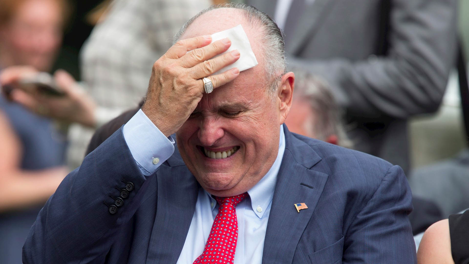 Fiscales estudian elevar imputaciones a socios ucranianos de abogado de Trump