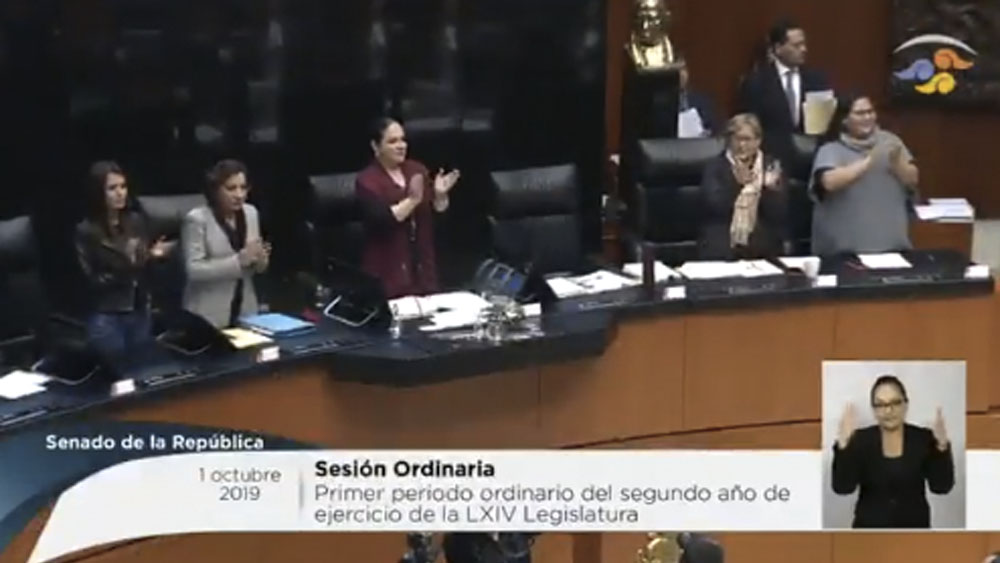 #Video Senado ofrece un minuto de aplausos a José José