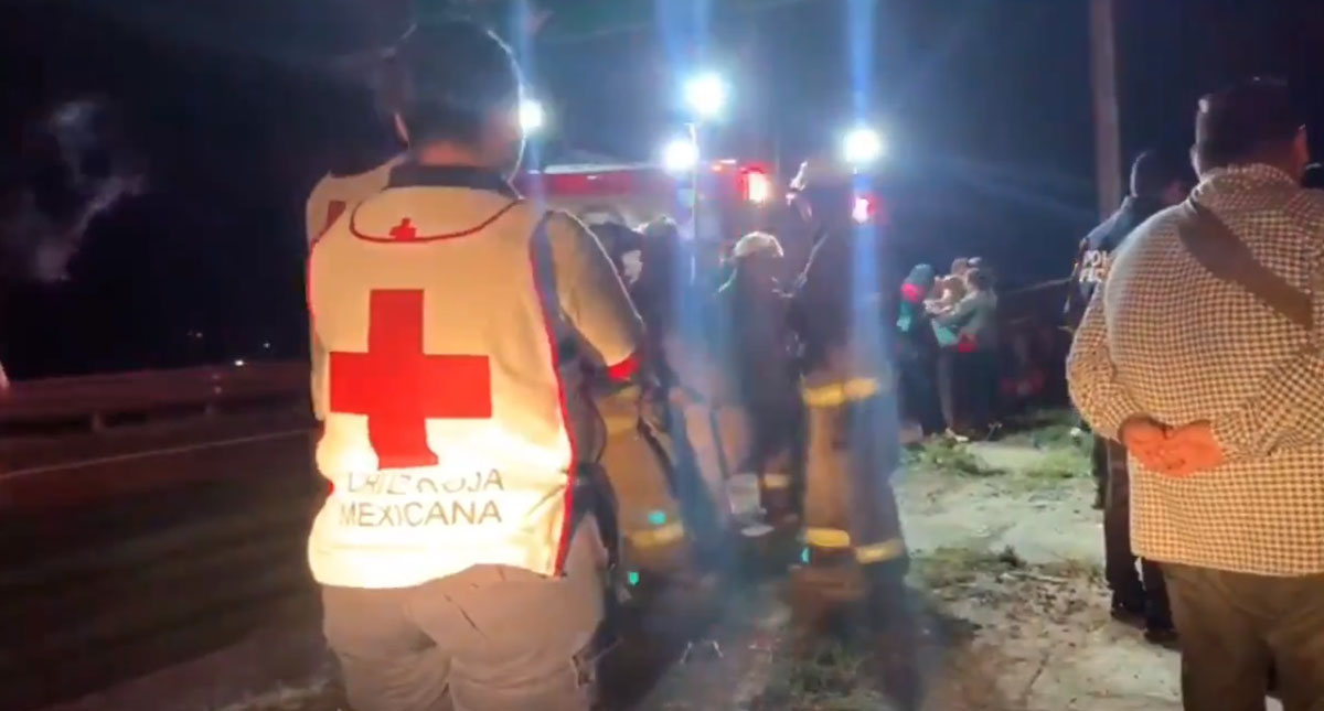 Mueren tres menores de edad en accidente carretero de Tonalá - servicios-de-emergencia-en-sitio-de-accidente