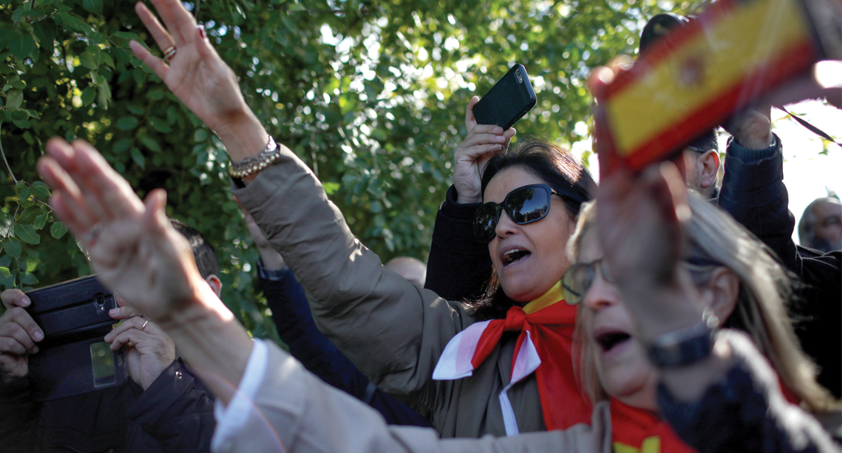 Exhuman restos de Francisco Franco del Valle de los Caídos - simpatizantes-de-franco-valle-de-los-caidos