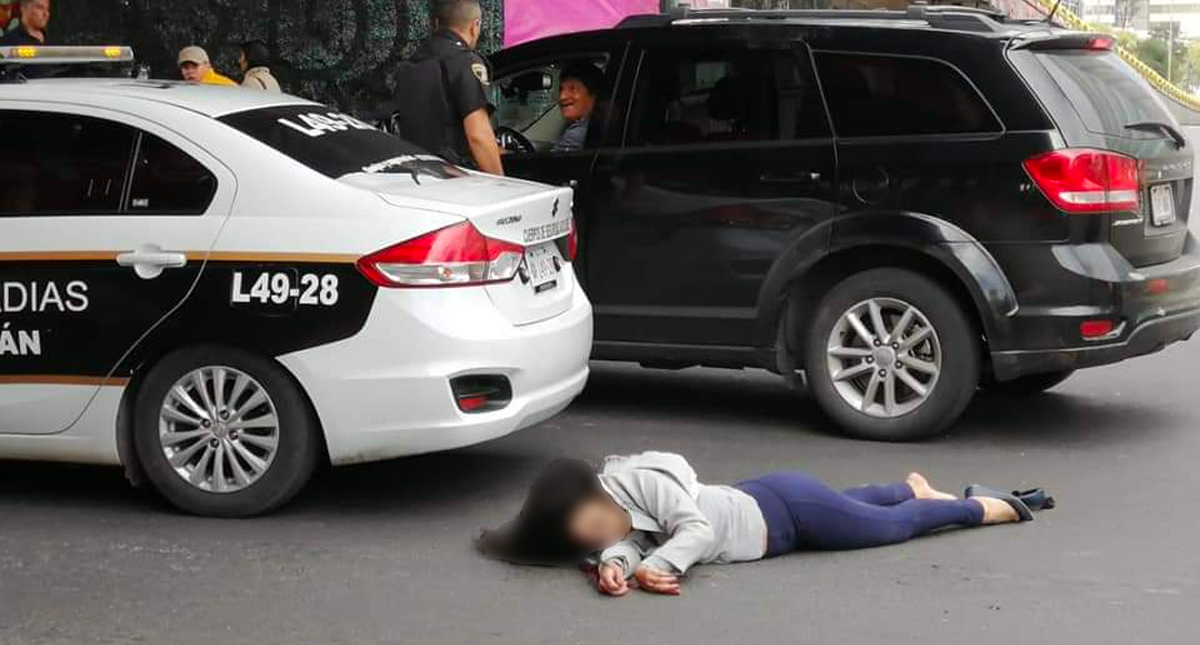 Mujer se suicida lanzándose desde puente hacia el Circuito Interior