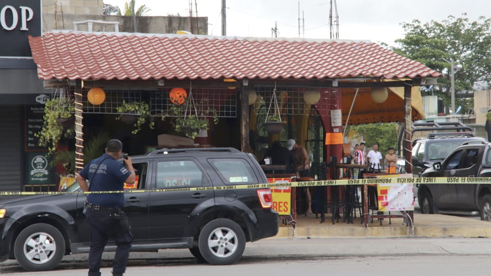 Ataque deja un muerto y tres heridos en taquería de Playa del Carmen