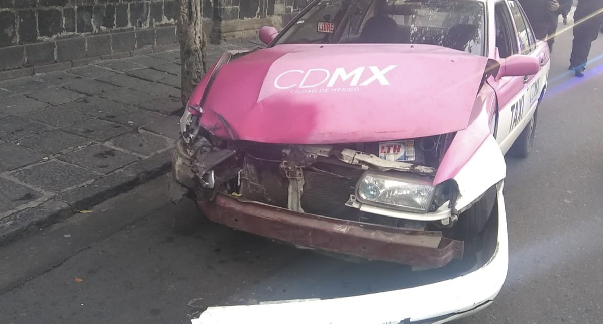 Choque de patrulla contra taxi deja al menos 7 lesionados en el Centro Histórico