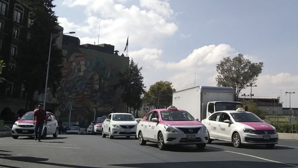 Llegan primeros taxistas al Centro Histórico