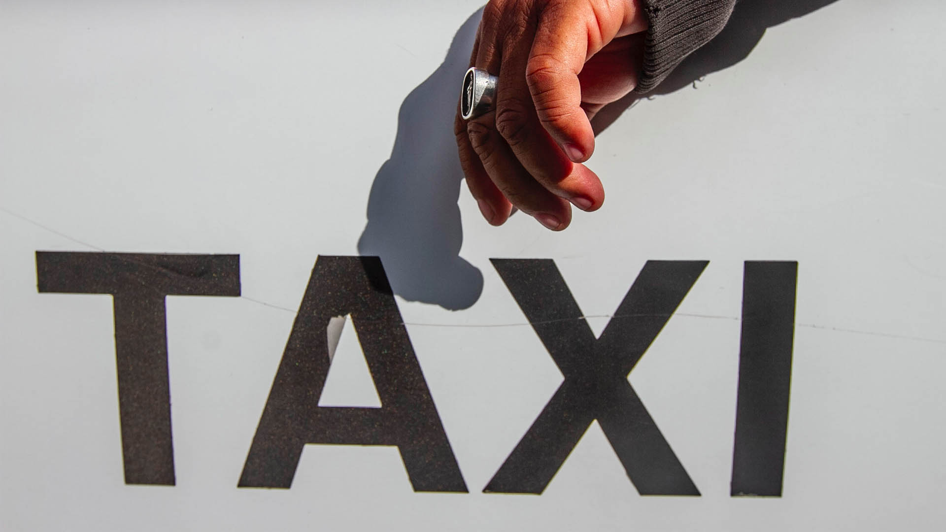 Investigan presunta violación de taxista a joven en Cuajimalpa