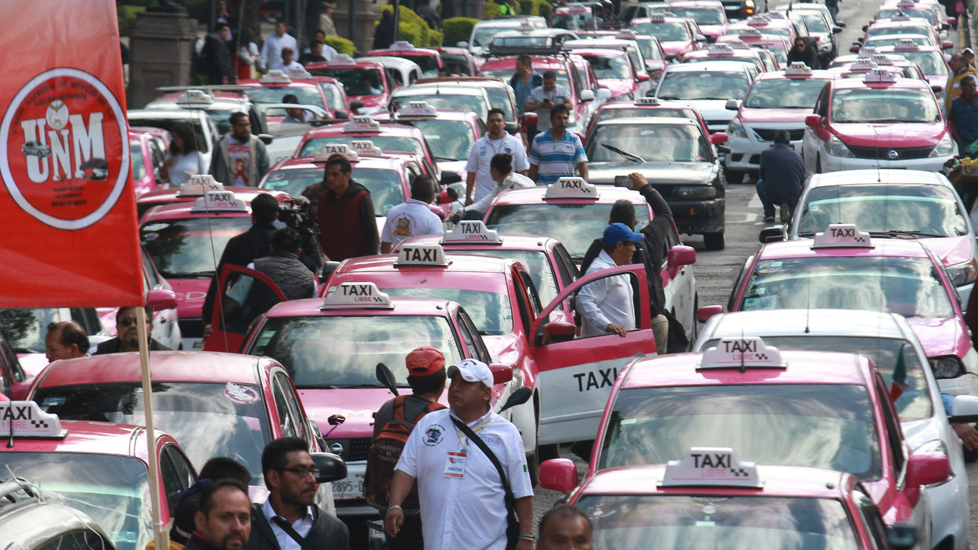 Taxistas cancelan marcha de este lunes en la Ciudad de México