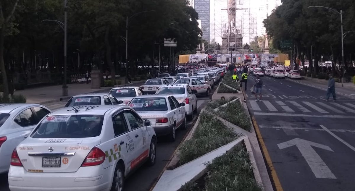 Continúa arribo de taxistas a Paseo de la Reforma