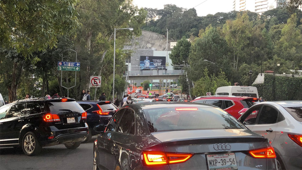 Taxistas provocan caos vial en la Ciudad de México Taxistas provocan caos vial en la Ciudad de México