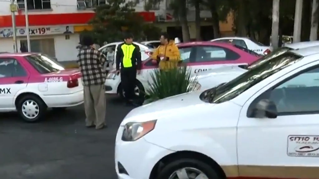 Taxistas parten de Calzada de Tlalpan al Ángel de la Independencia