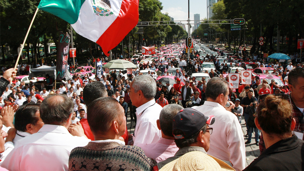 Taxistas paralizaron por horas la Ciudad de México; Segob logra acuerdo