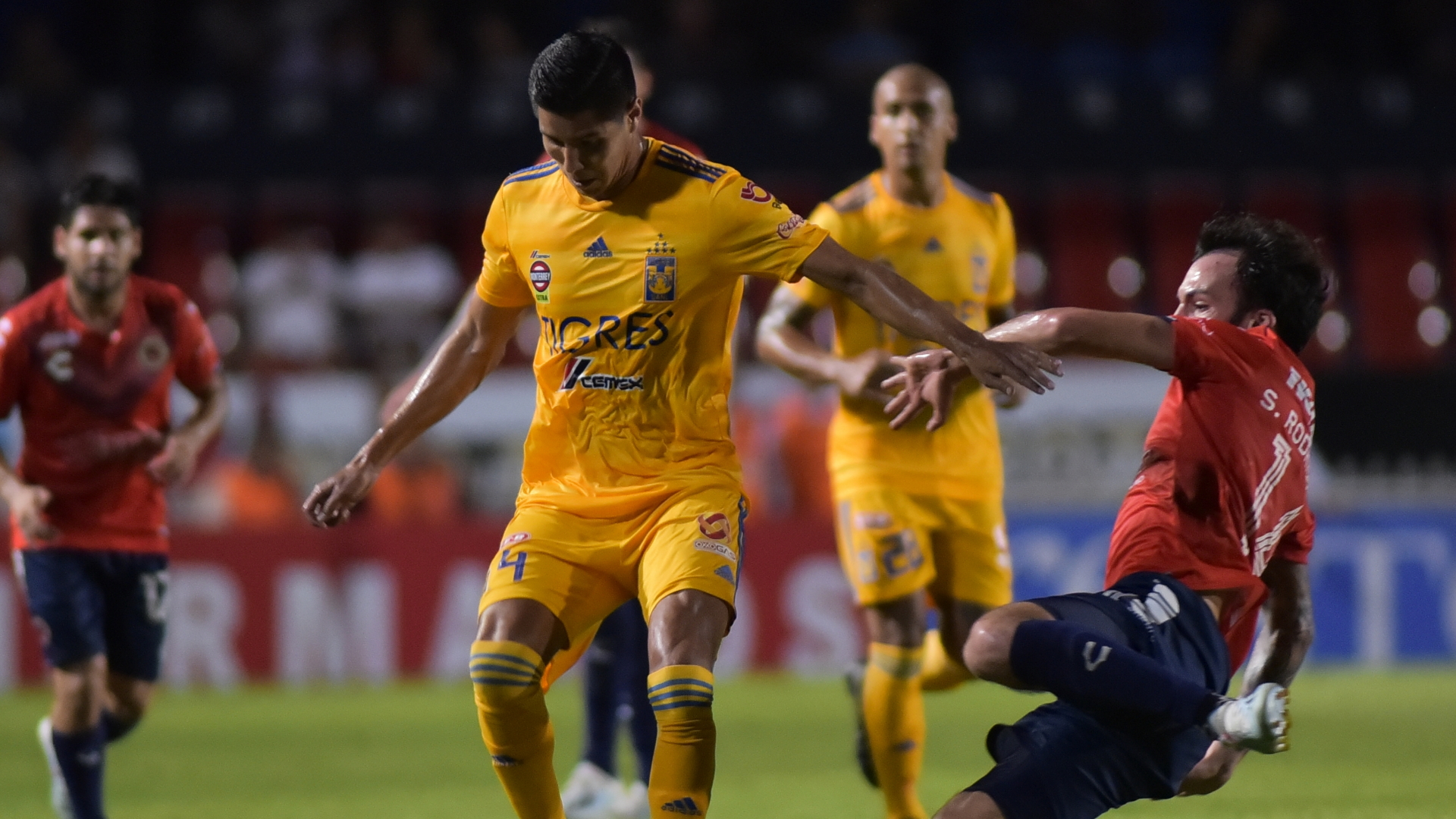 Rector de la UNAM reprueba actuación de Tigres ante Veracruz