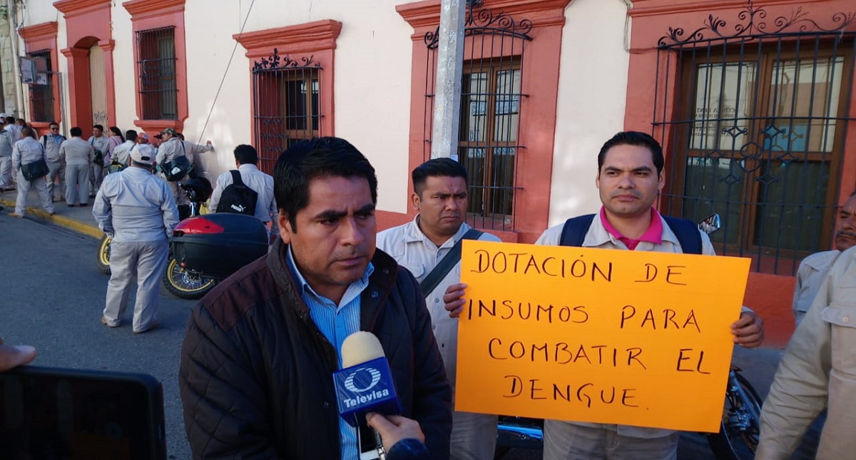 Trabajadores de Salud Oaxaca protestan por equipo contra el dengue - trabajadores-del-sso-exigen-insumos-para-combatir-el-dengue