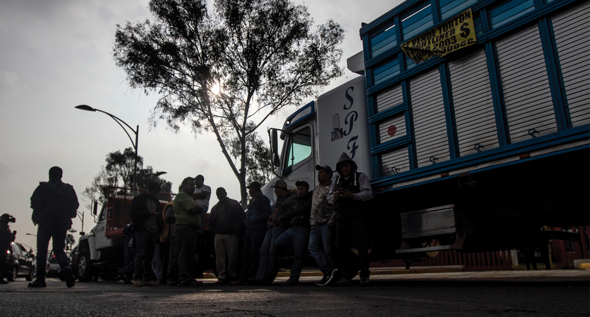 Transportistas dialogan con autoridades de Querétaro