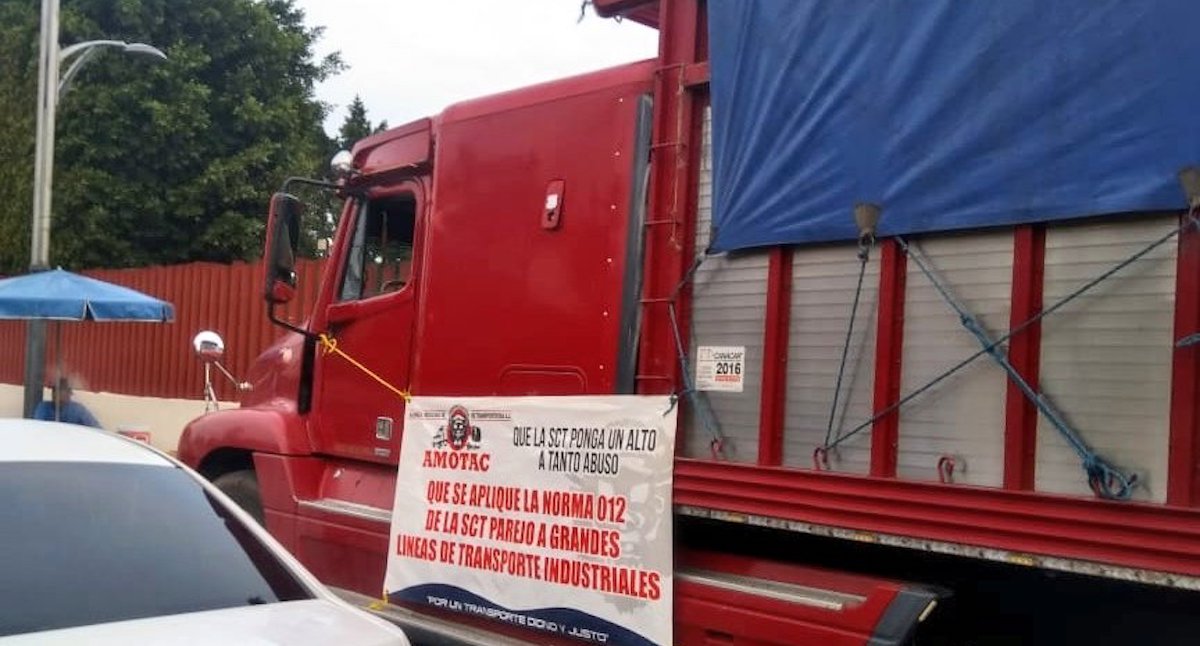 Continúa llegada de transportistas a San Lázaro para manifestación