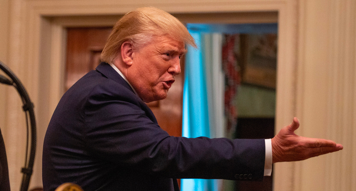 Trump advierte a republicanos que será implacable con quien apoye un juicio político en su contra