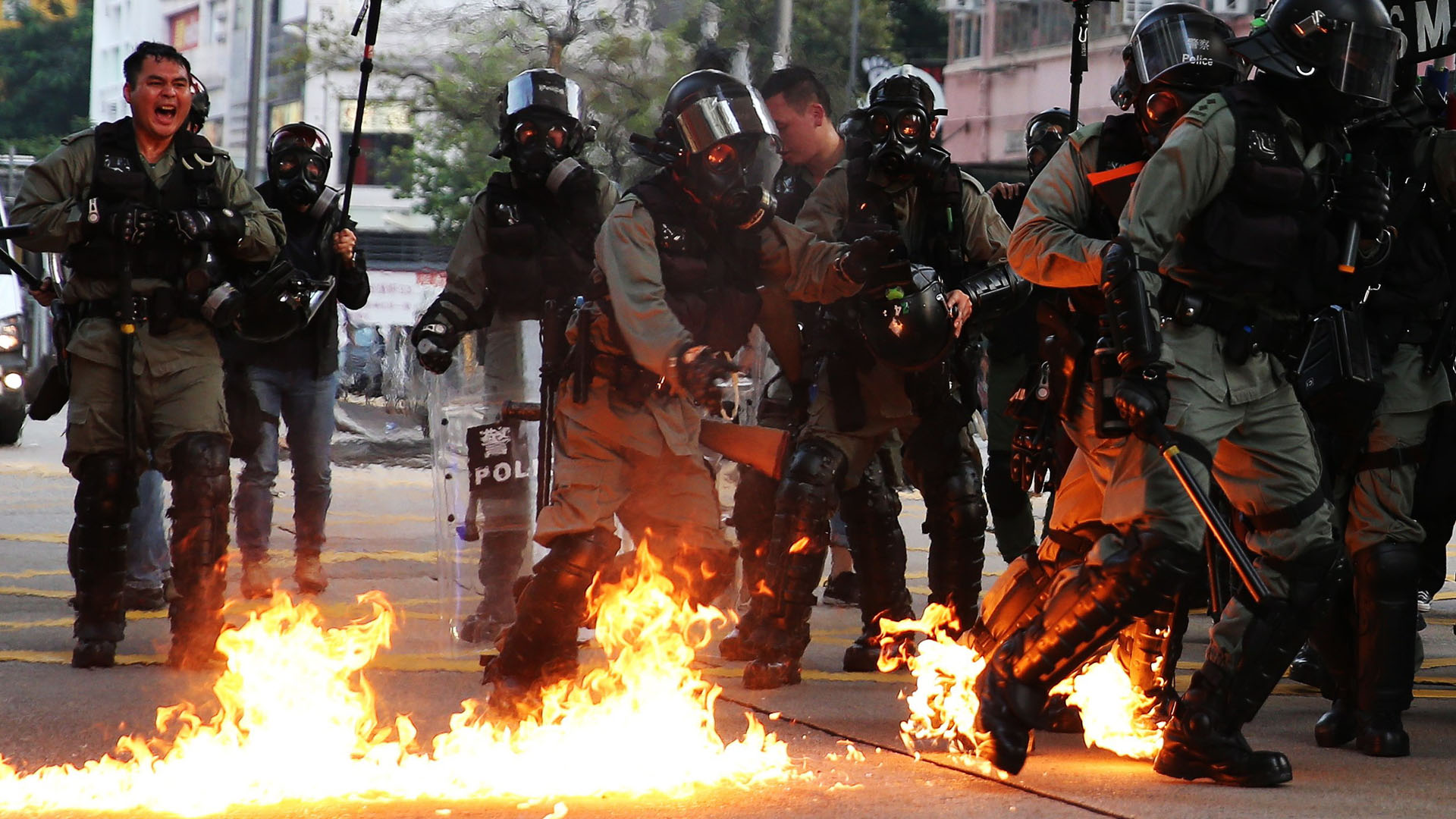 Protesta no autorizada regresa el caos a las calles de Hong Kong - una-marcha-que-comenzo-pacifica-se-torno-violenta-debido-a-manifestantes-radicales