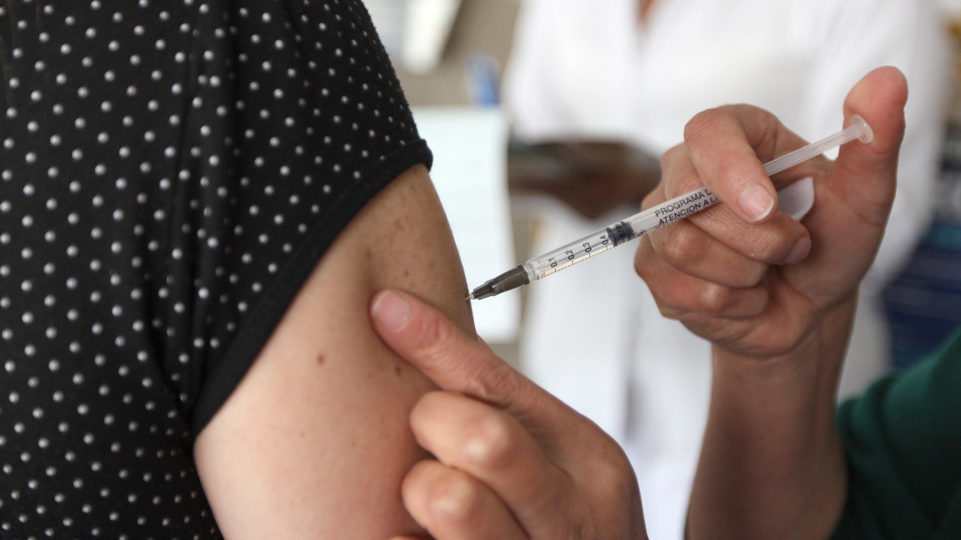 IMSS aplicará 10 millones 802 mil 118 vacunas contra la influenza - vacunacion