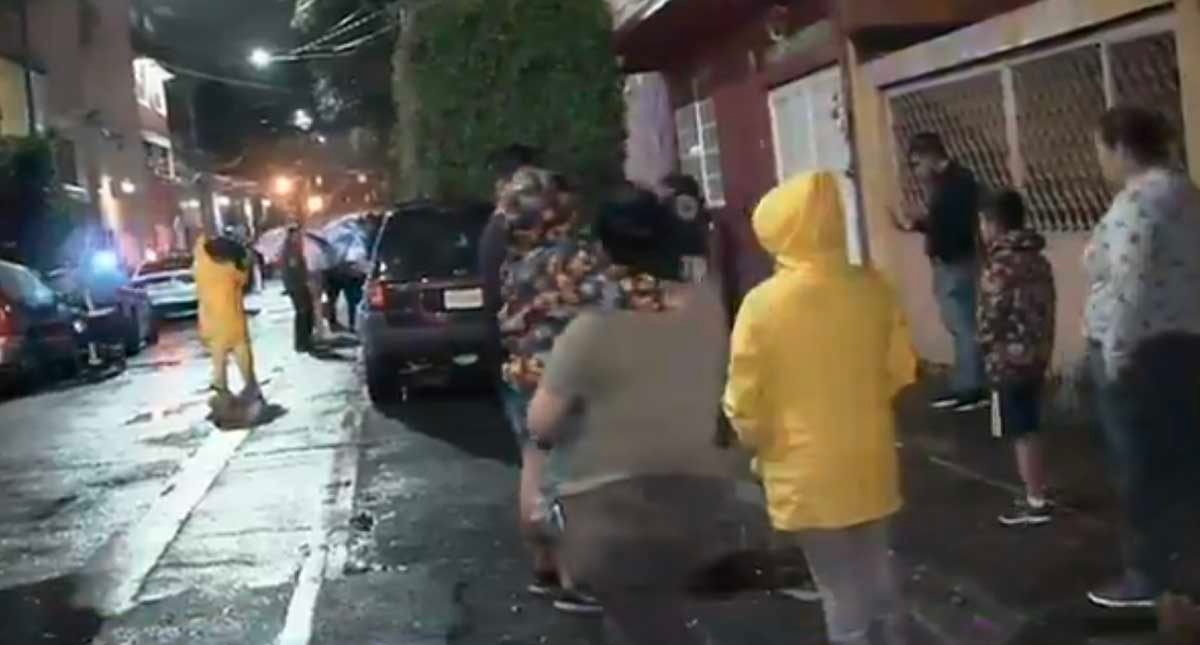 Vecinos salvaron a menores de morir quemados por su padre en la capital