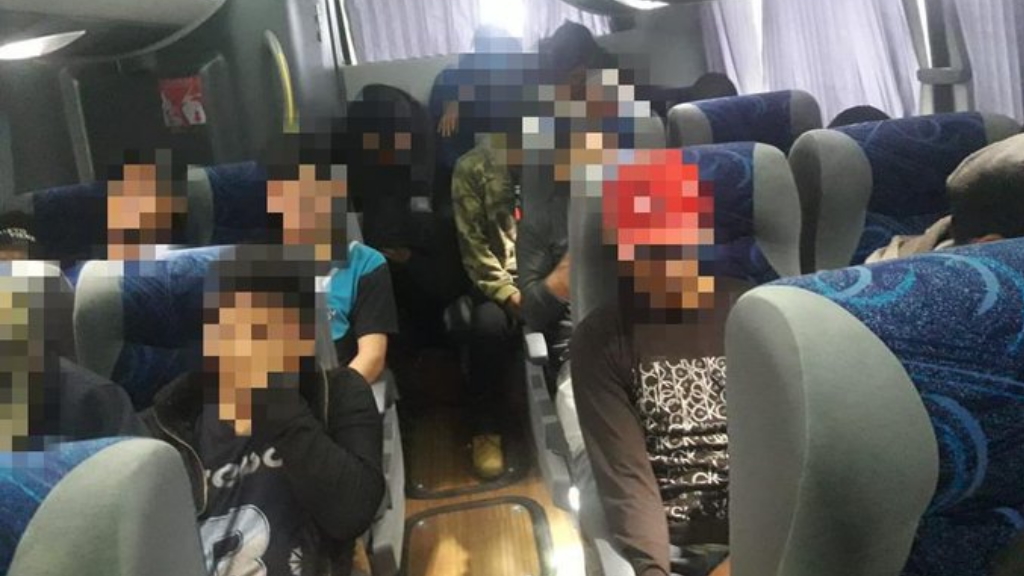 Rescatan a 55 migrantes en Lerdo de Tejada, Veracruz