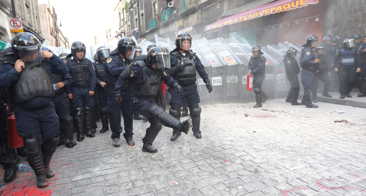 #Fotos y #Videos Encapuchados realizaron otra vez actos vandálicos en la Ciudad de México - violencia-marcha4
