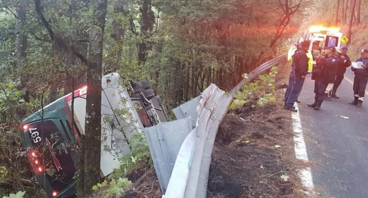 Volcadura de camión deja al menos 26 heridos en Morelos