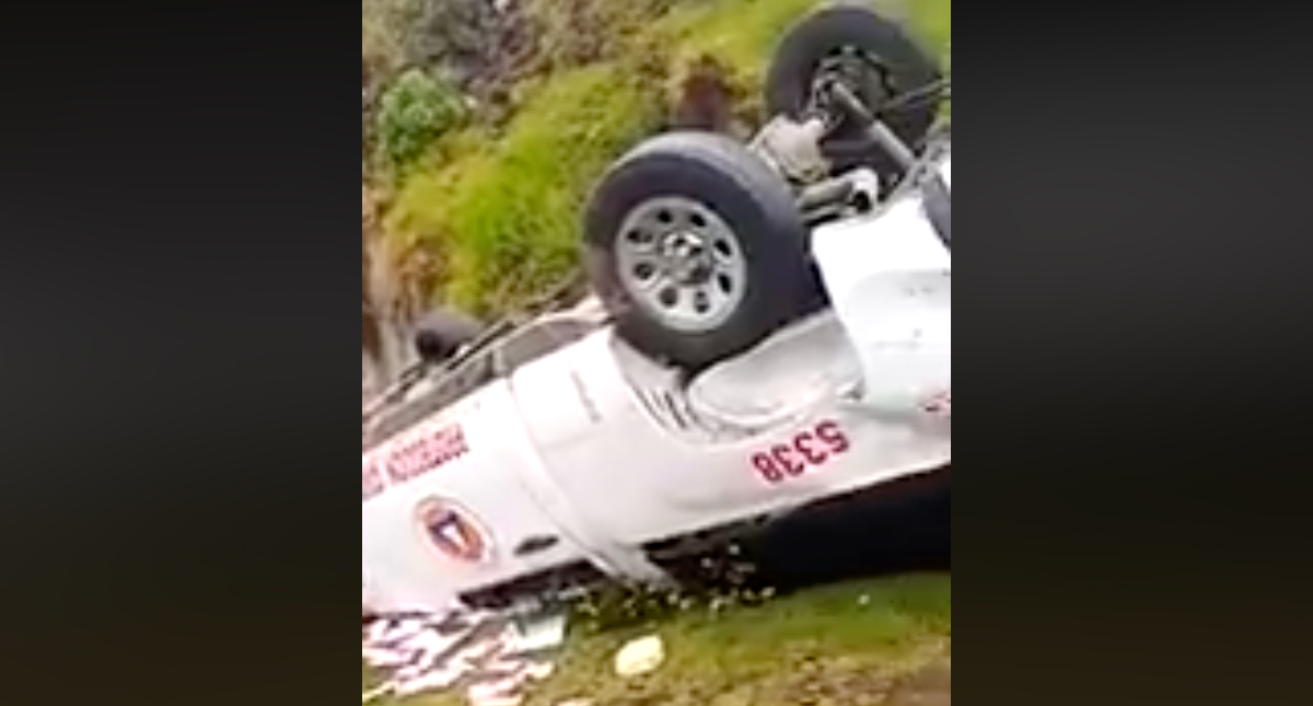 Bomberos de Ixtapaluca vuelcan sobre la México-Cuautla