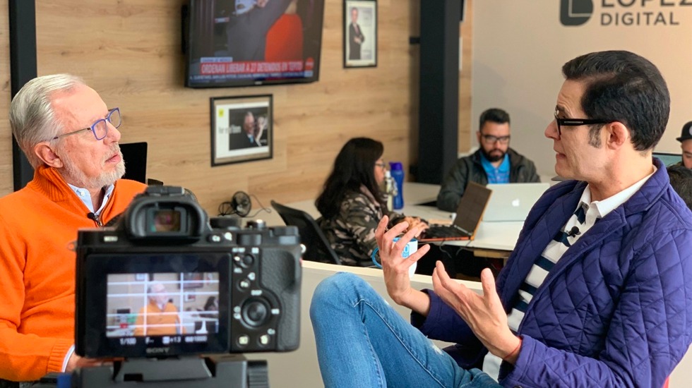 Del teatro, a la irreverencia y aceptación: López-Dóriga entrevista a Horacio Villalobos