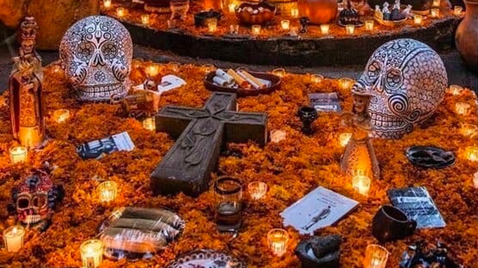 Entre danzas y el altar de muertos