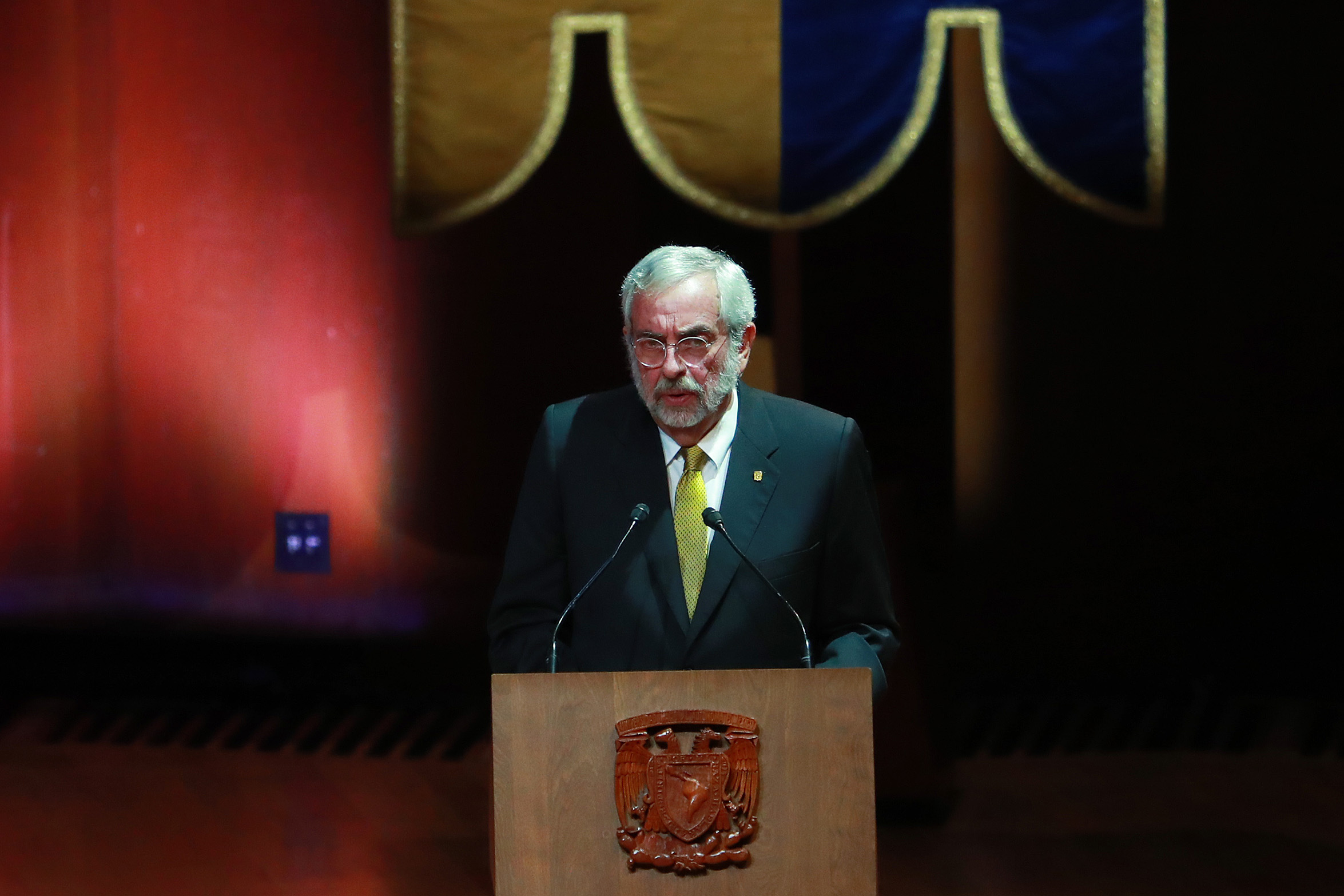 Faltan plazas para médicos, afirma Enrique Graue, rector de la UNAM