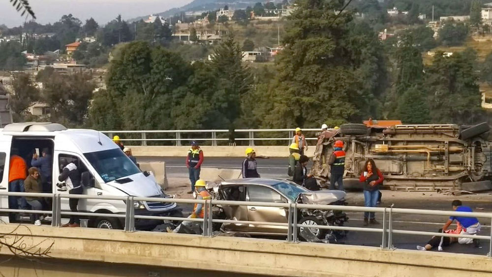 Accidente deja seis muertos y al menos 20 heridos en la Tlaxcala-Apizaco