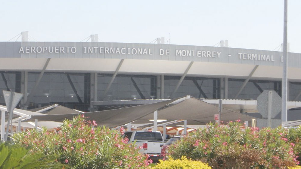 Reanudan operaciones en Aeropuerto de Monterrey tras banco de neblina