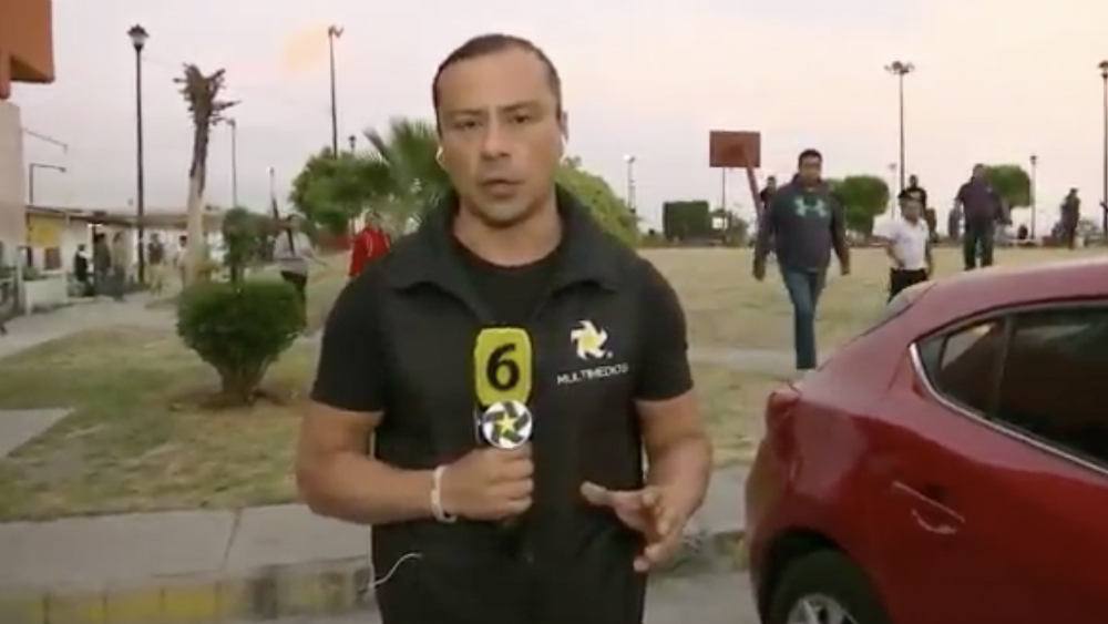 #Video Agreden y asaltan a reportero y camarógrafo en Edomex